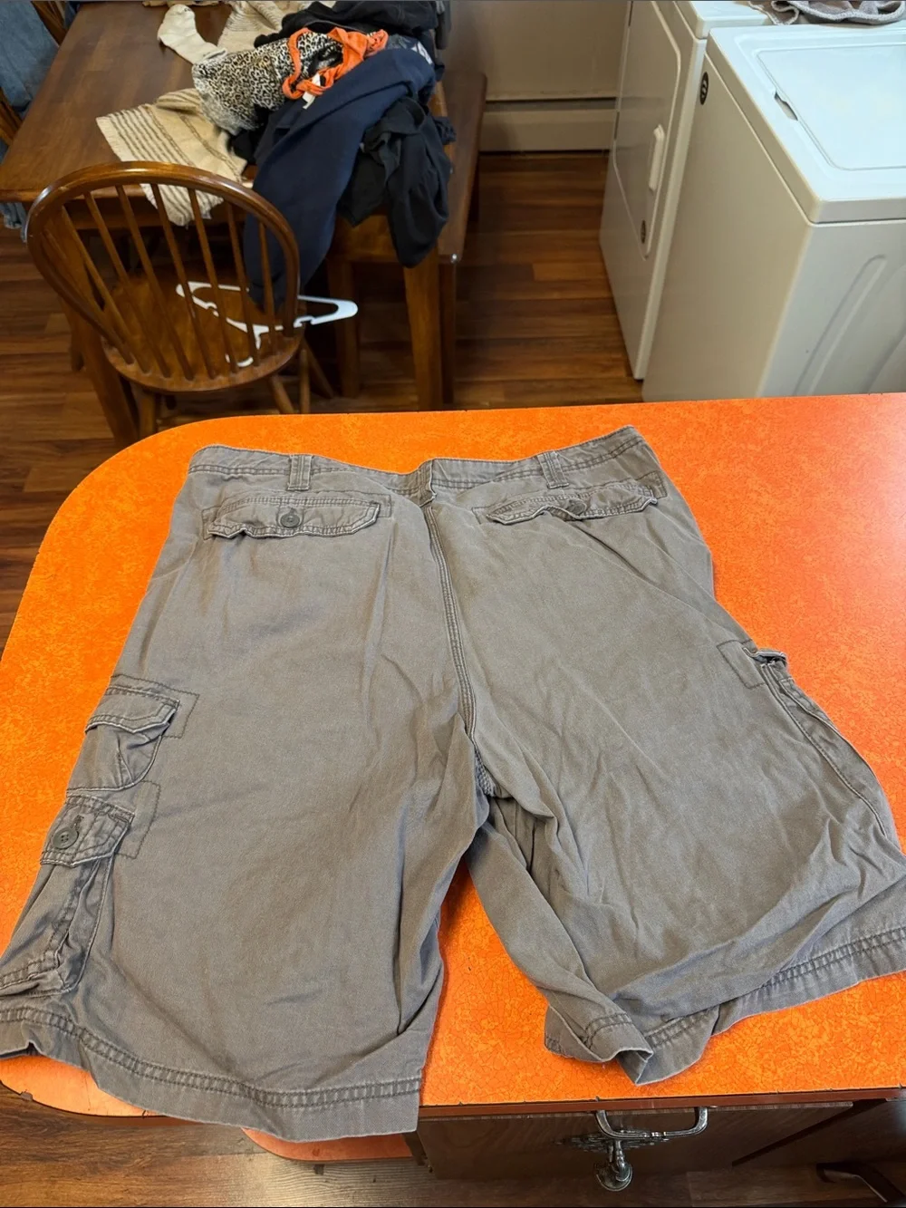Lee Men's Gray Cargo Shorts with Multiple Flap Pockets